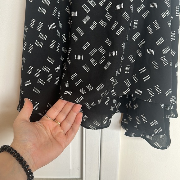 Pretty layered tank top - Picture 2 of 8